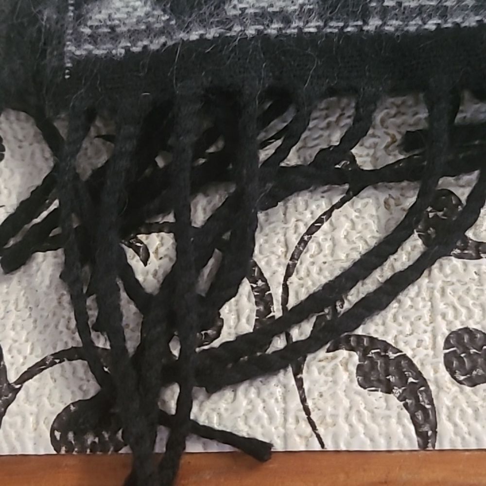 Better Cashmere Geometric Pattern Scarf - Picture 5 of 5